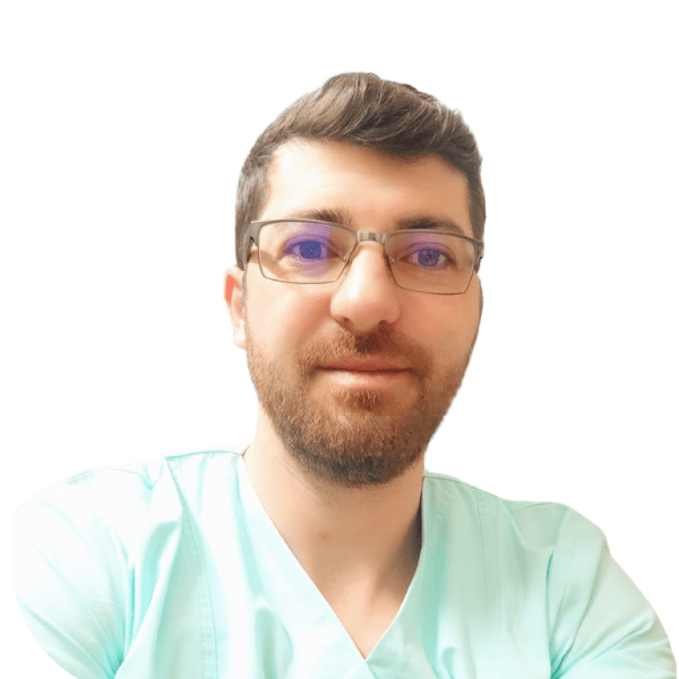 Portret bărbat în uniformă medicală verde