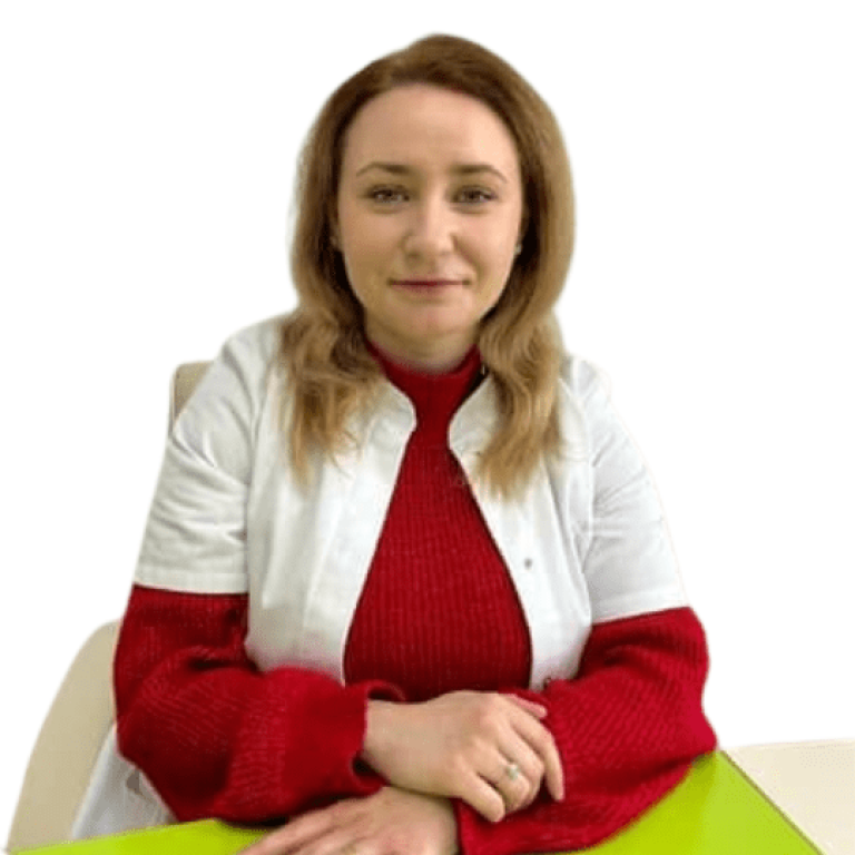 Femeie în halat medical la birou verde